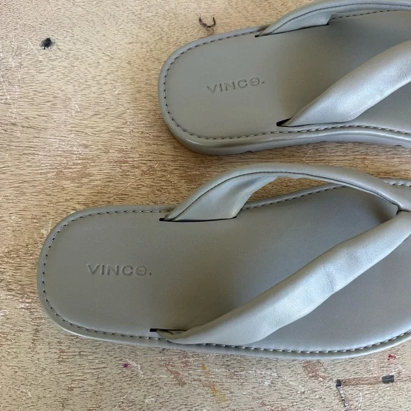 Vince Olexa Leather Flip Flop Sandals - Picture 10 of 10